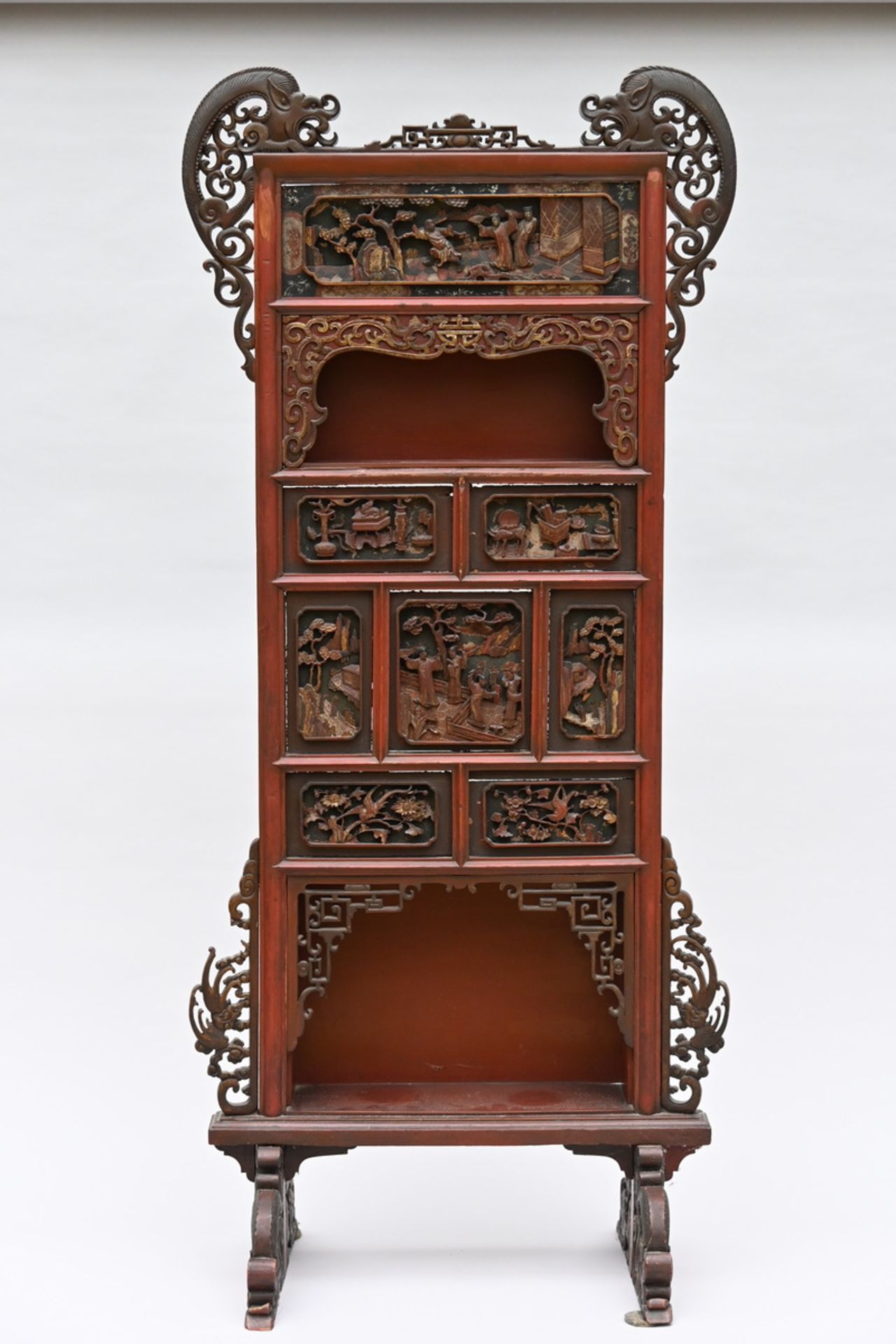 Decorative screen in red lacquer, China (135x60cm)