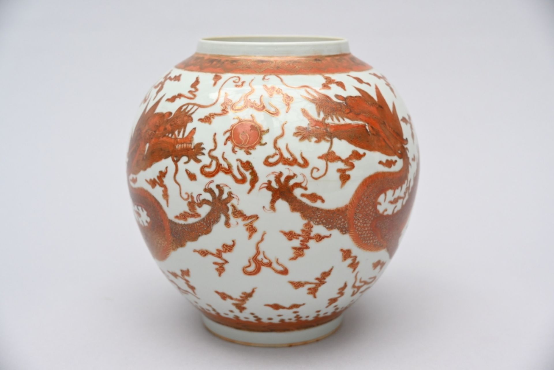 Upper part of a Chinese porcelain lantern 'dragons' (h18cm)