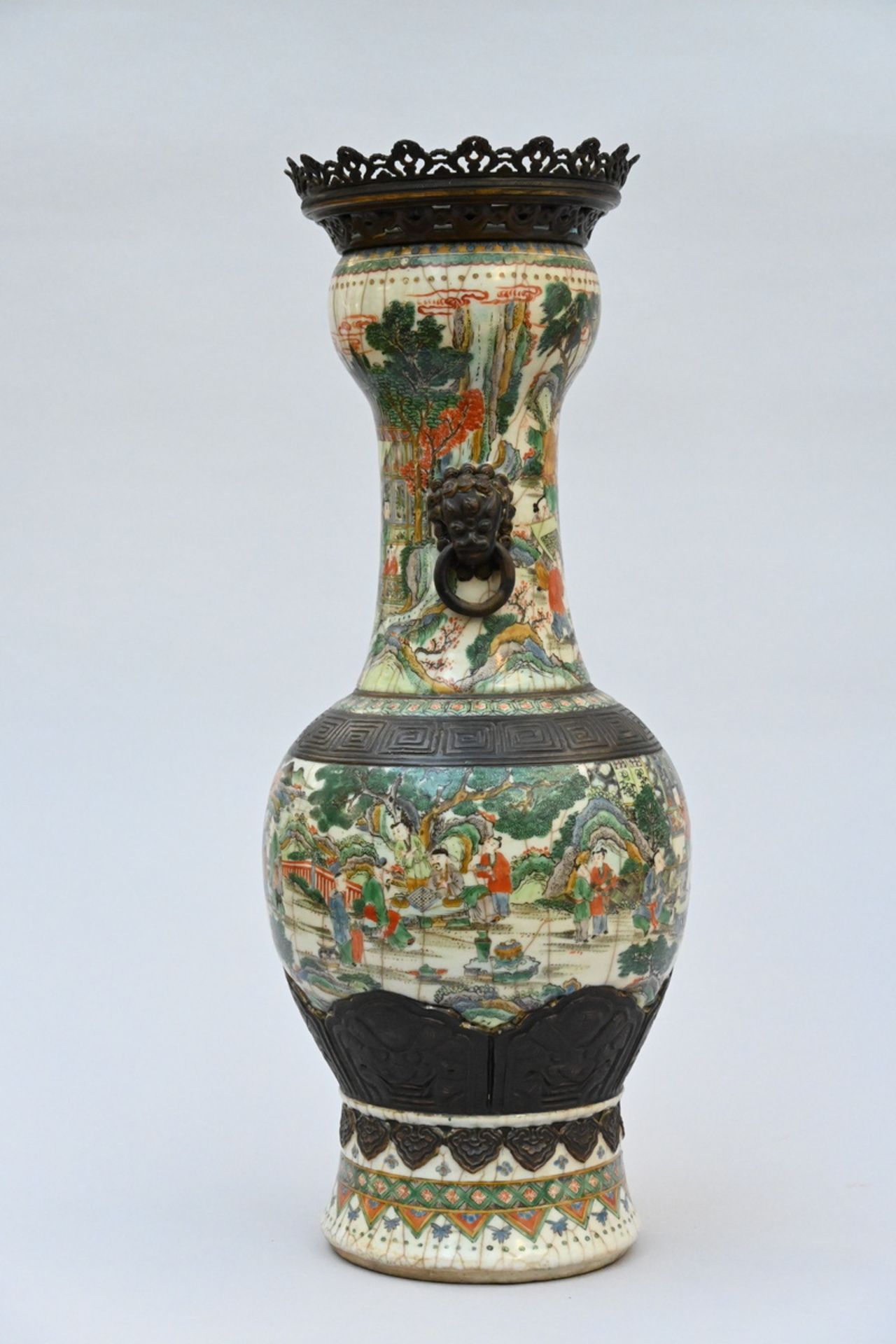 Chinese vase in Nankin porcelain 'garden scene' (h64cm) (*) - Image 2 of 5