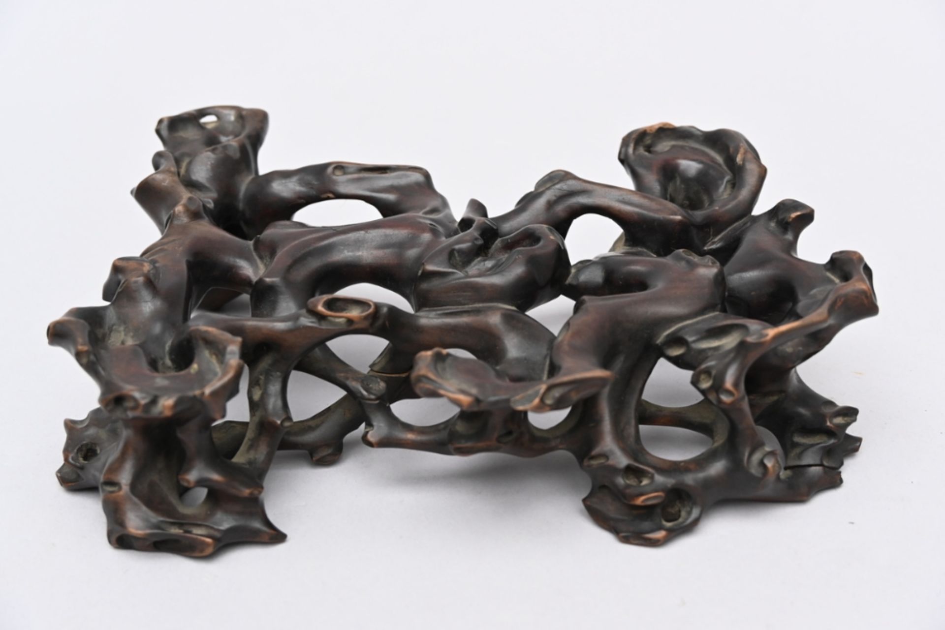 Large Chinese mirror holder in bronze 'Mythical animal', Ming dynasty (22x26x18cm) - Image 8 of 8