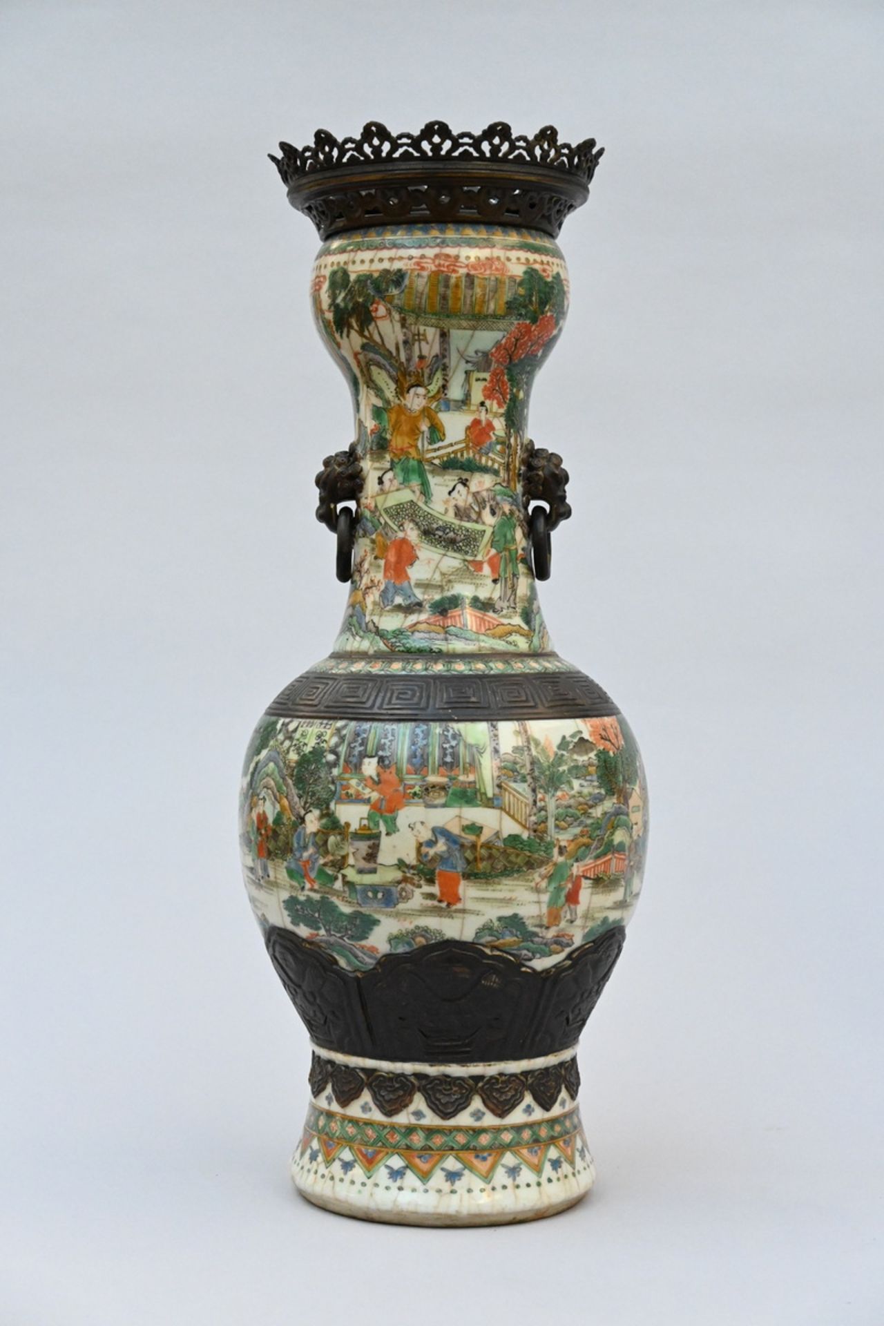 Chinese vase in Nankin porcelain 'garden scene' (h64cm) (*) - Image 3 of 5