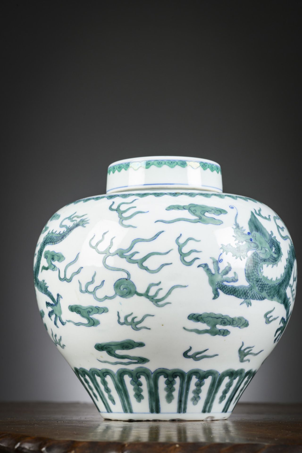 A Chinese doucai vase 'dragons', Qianlong mark (h19cm) (*) - Image 4 of 6