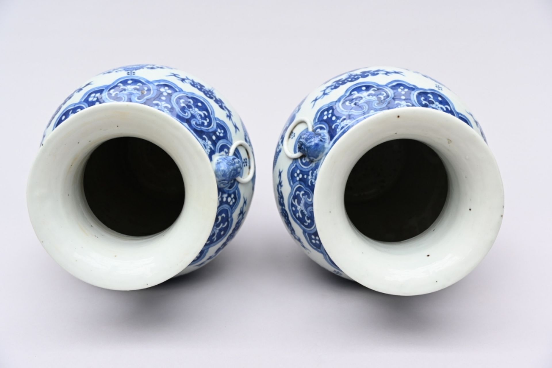 A pair of Chinese blue and white vases 'dragons and phoenixes', 19th century (h40cm) - Image 5 of 5