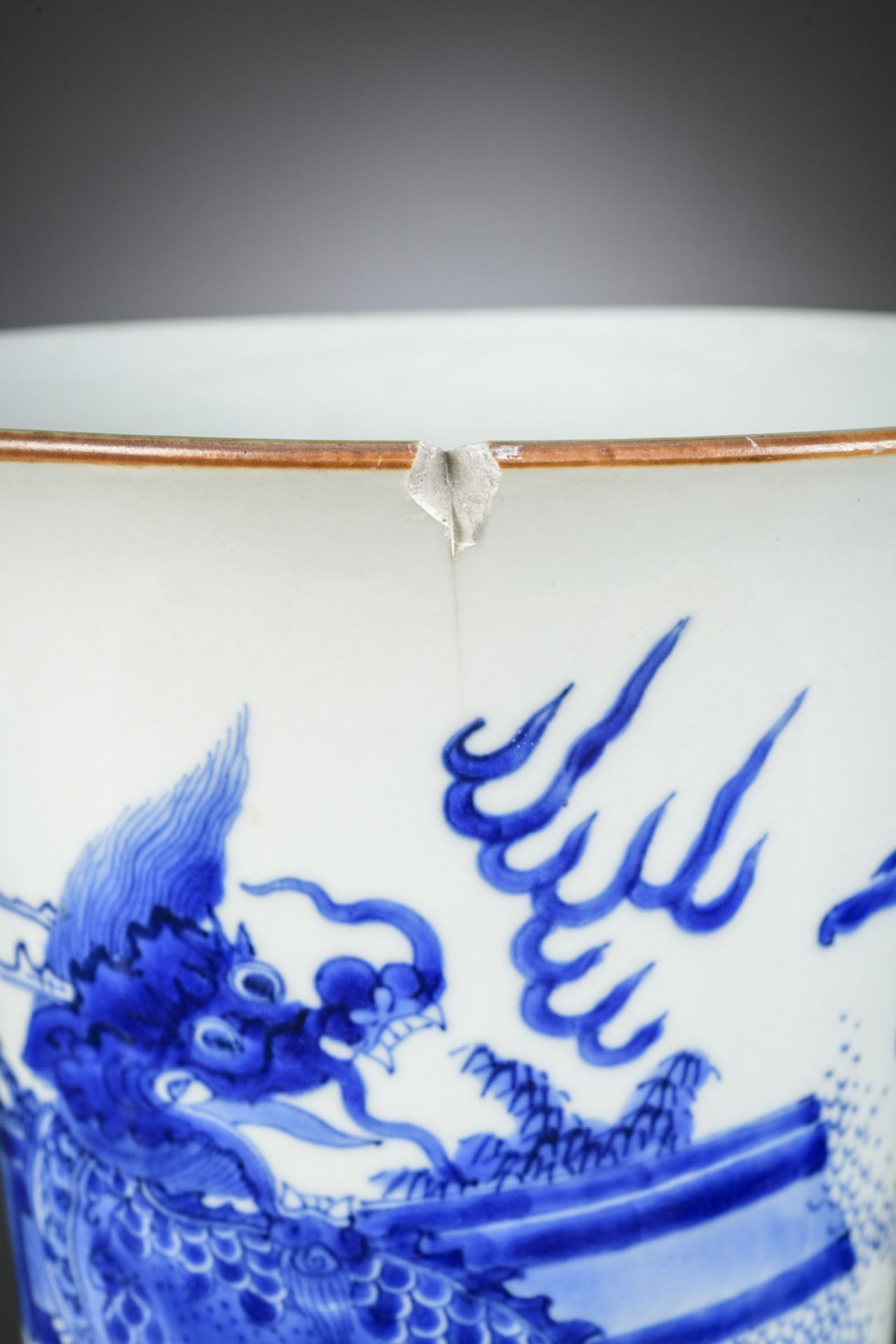 Chinese vase in blue and white porcelain 'Qilin', 17th century (h45.5cm) (*) - Image 5 of 7