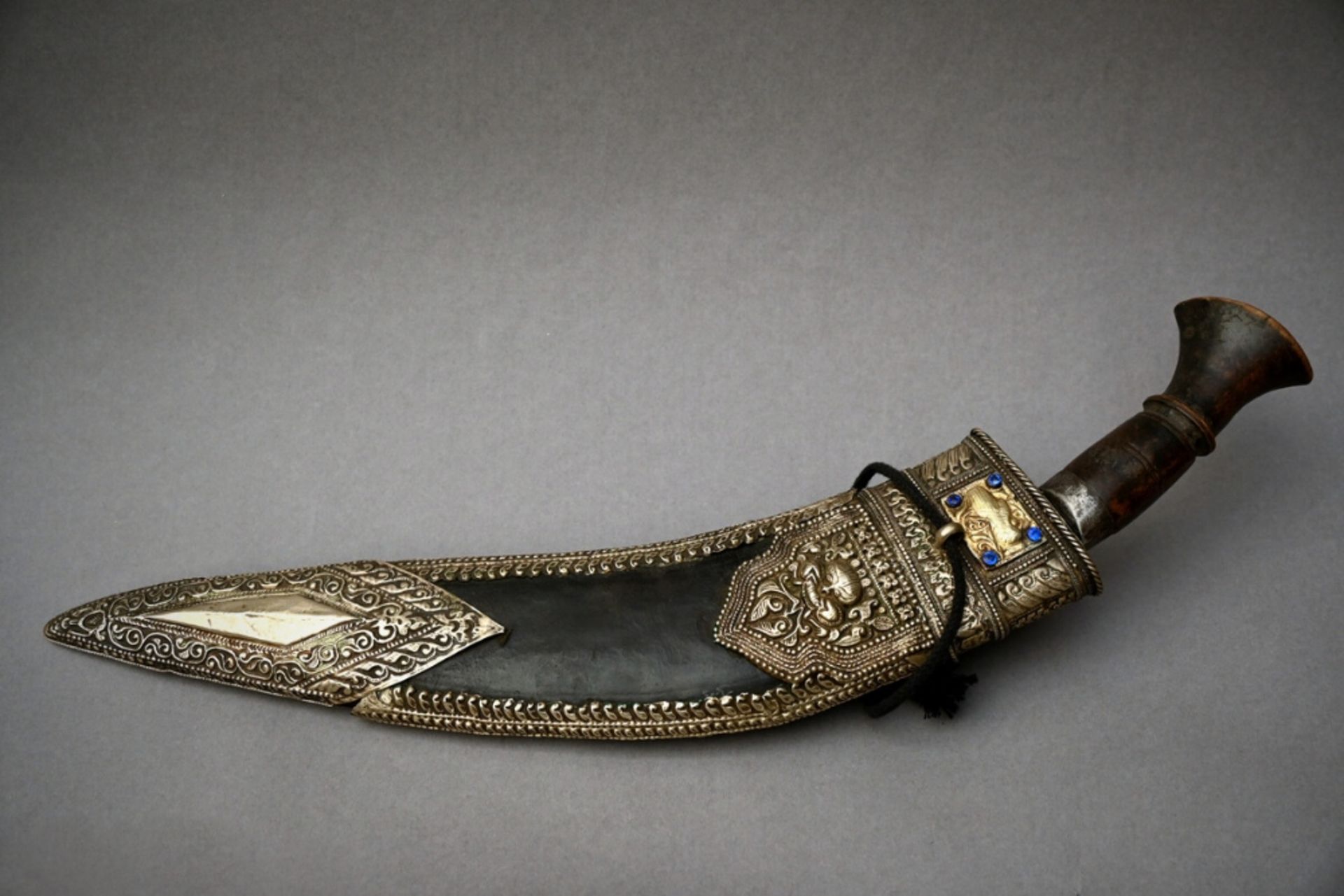 Nepalese Kukri dagger, circa 1900 (l 45cm)