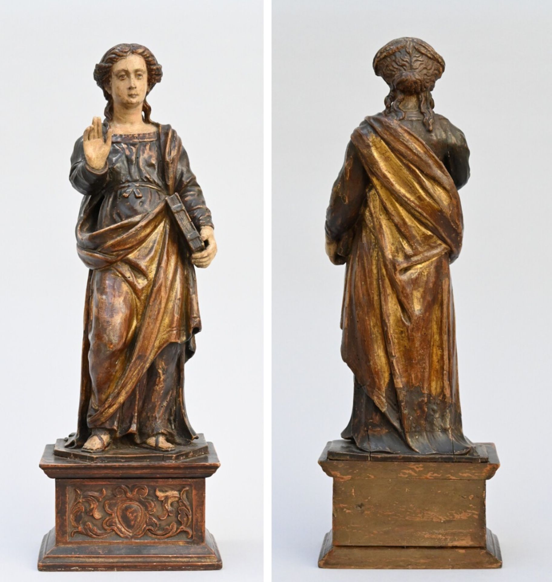 Two polychrome wooden statues 'Saint Lucy' and 'Bishop' 17th - 18th century (h46 - 49cm) (*) - Bild 2 aus 3