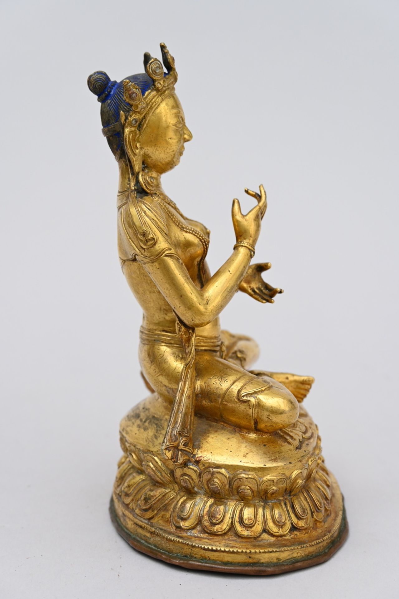 Gilded bronze statue 'Bodhisattva', Tibet circa 1900 (h 20 cm) - Bild 4 aus 6