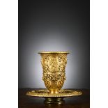 Barbedienne: a gilt bronze cup (h19 dia23cm) (*)