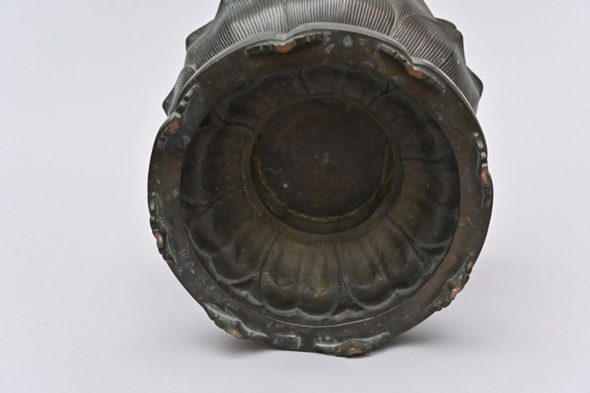 Oriental incense burner in the shape of a lotus flower, 19th century (h19 dia22cm) - Image 4 of 4