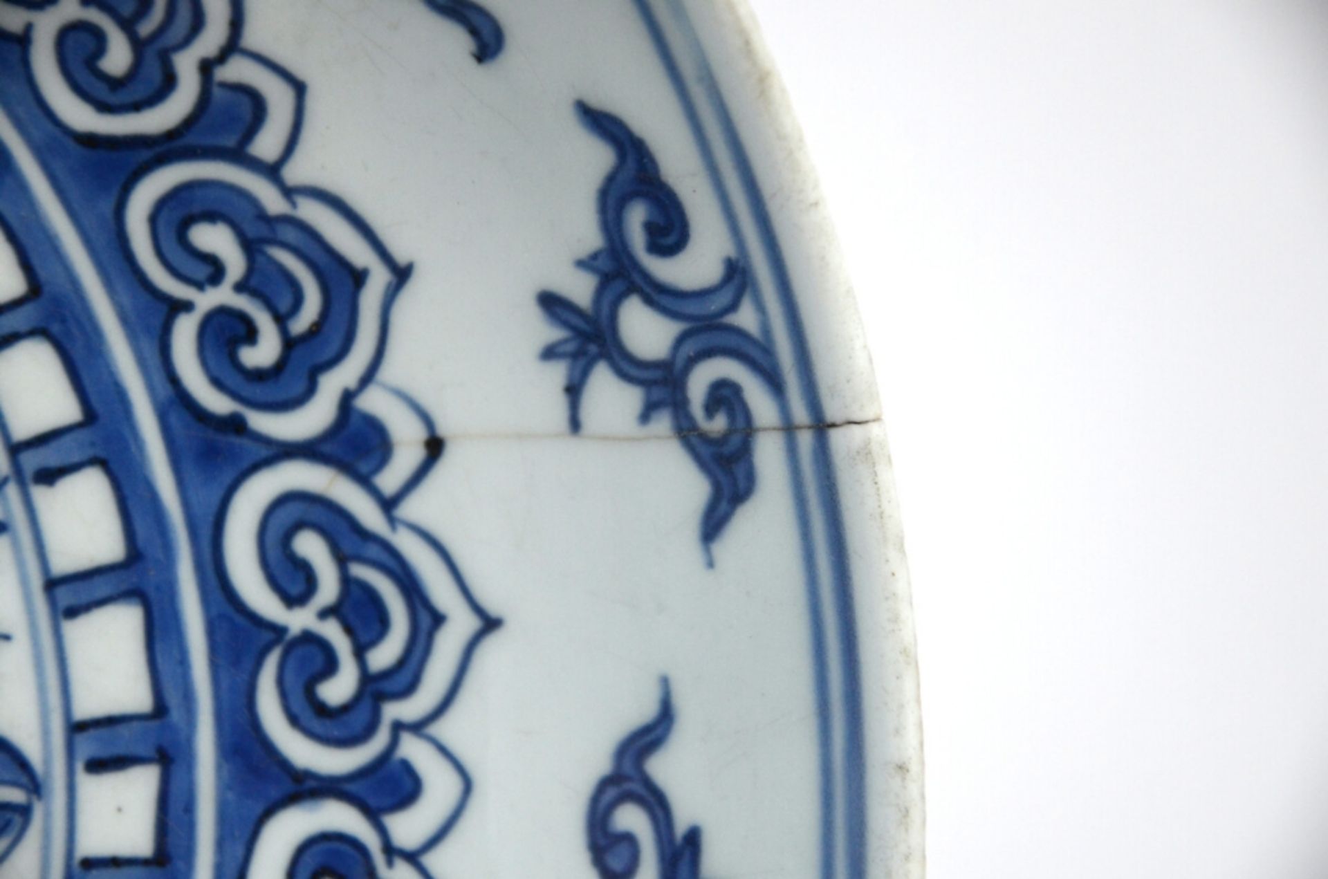 Two dishes in Chinese blue and white porcelain 'deer' and 'pagoda', late Ming dynasty (dia31cm) ( - Image 6 of 6