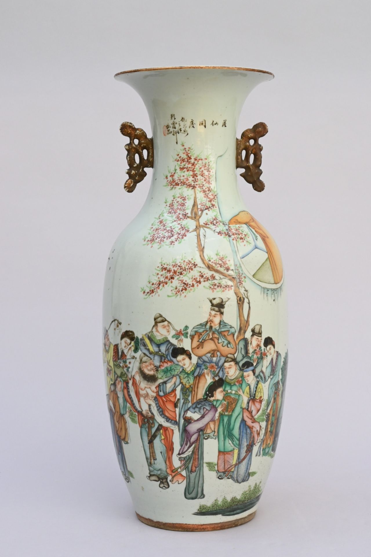 Chinese famille rose vase 'immortals' (h57.5cm) (*)