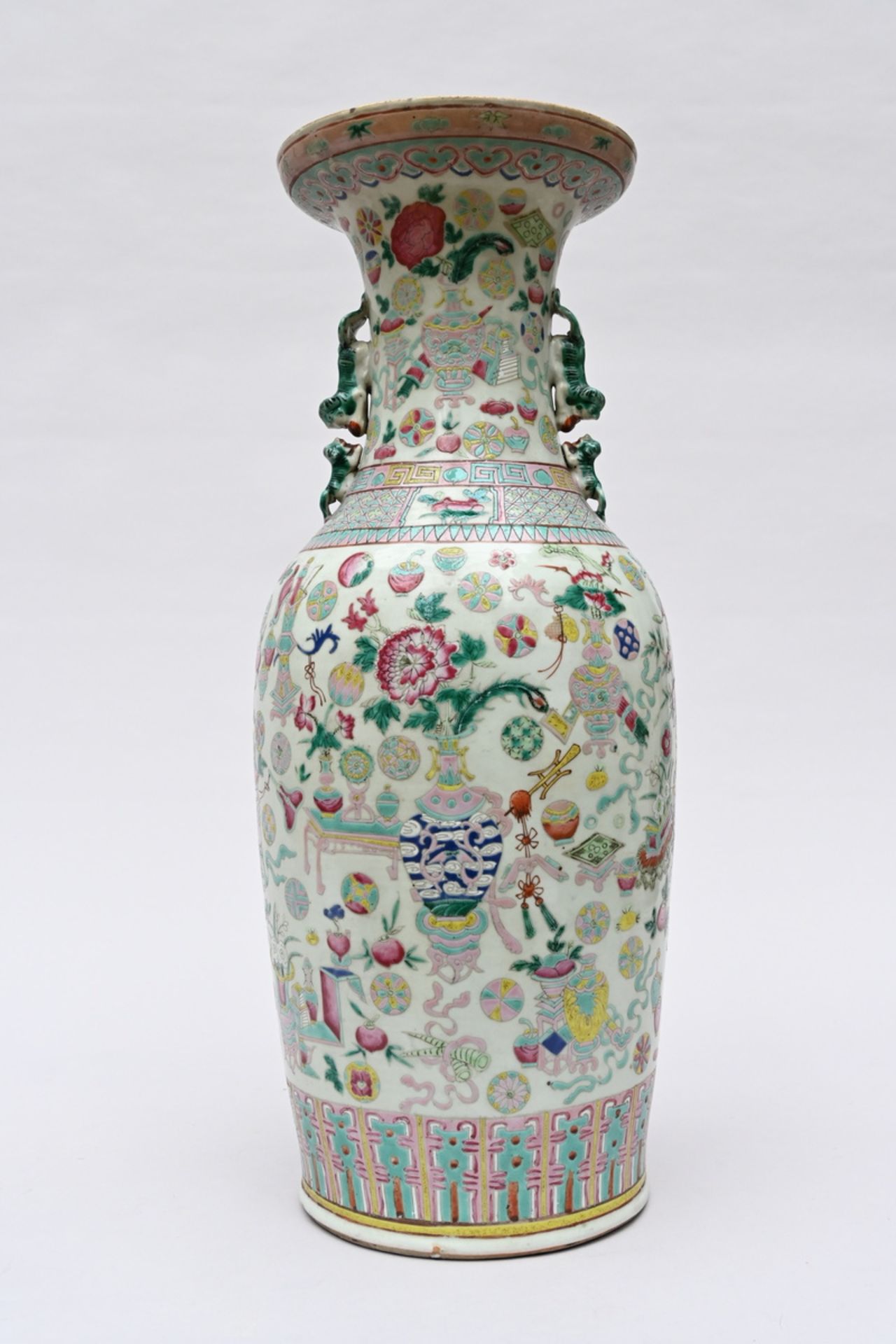 Chinese famille rose vase 'antiquities' 19th century (h60cm) (*)