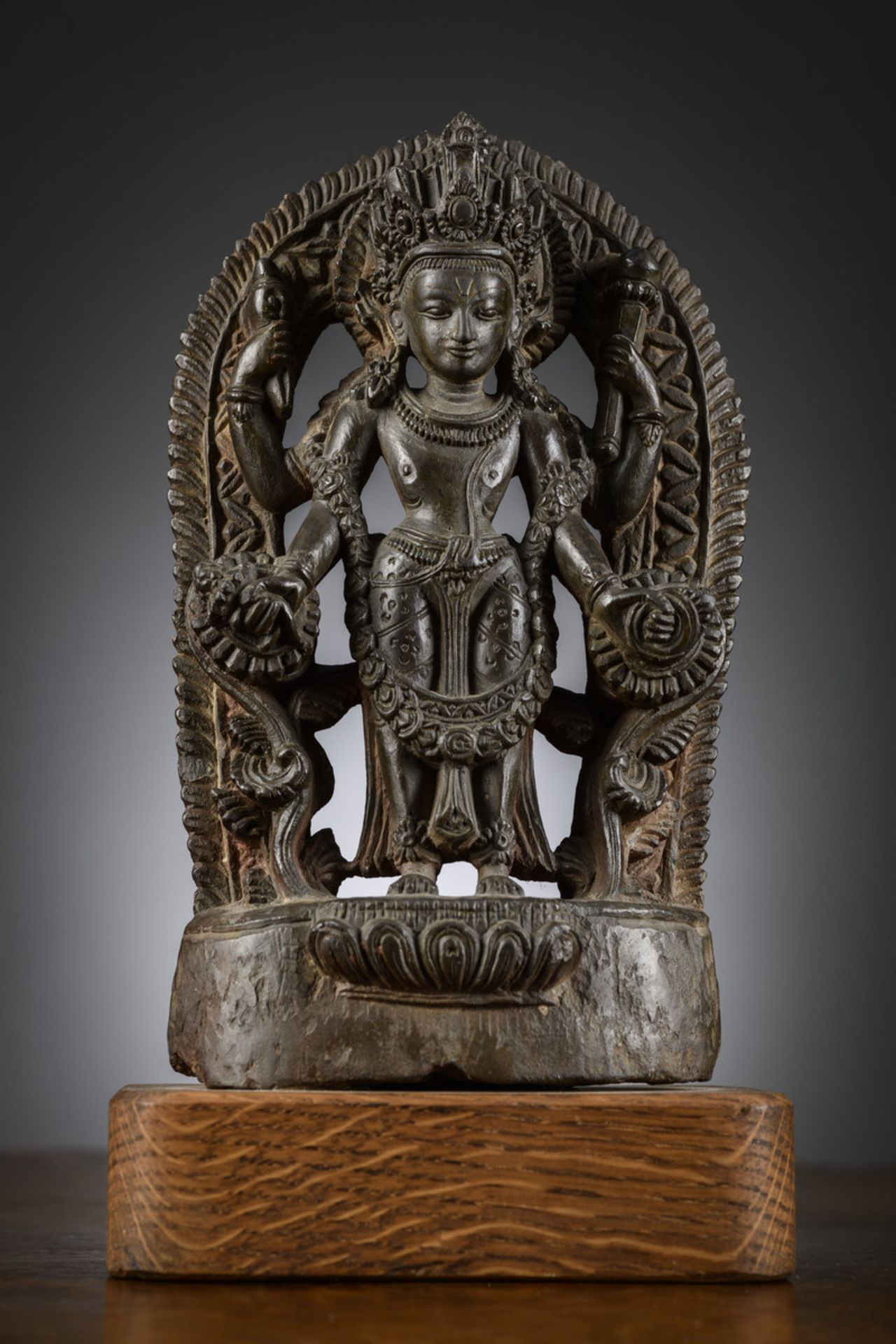 Nepalese sculpture in schist 'Vishnu', 18th - 19th century (22x12cm)