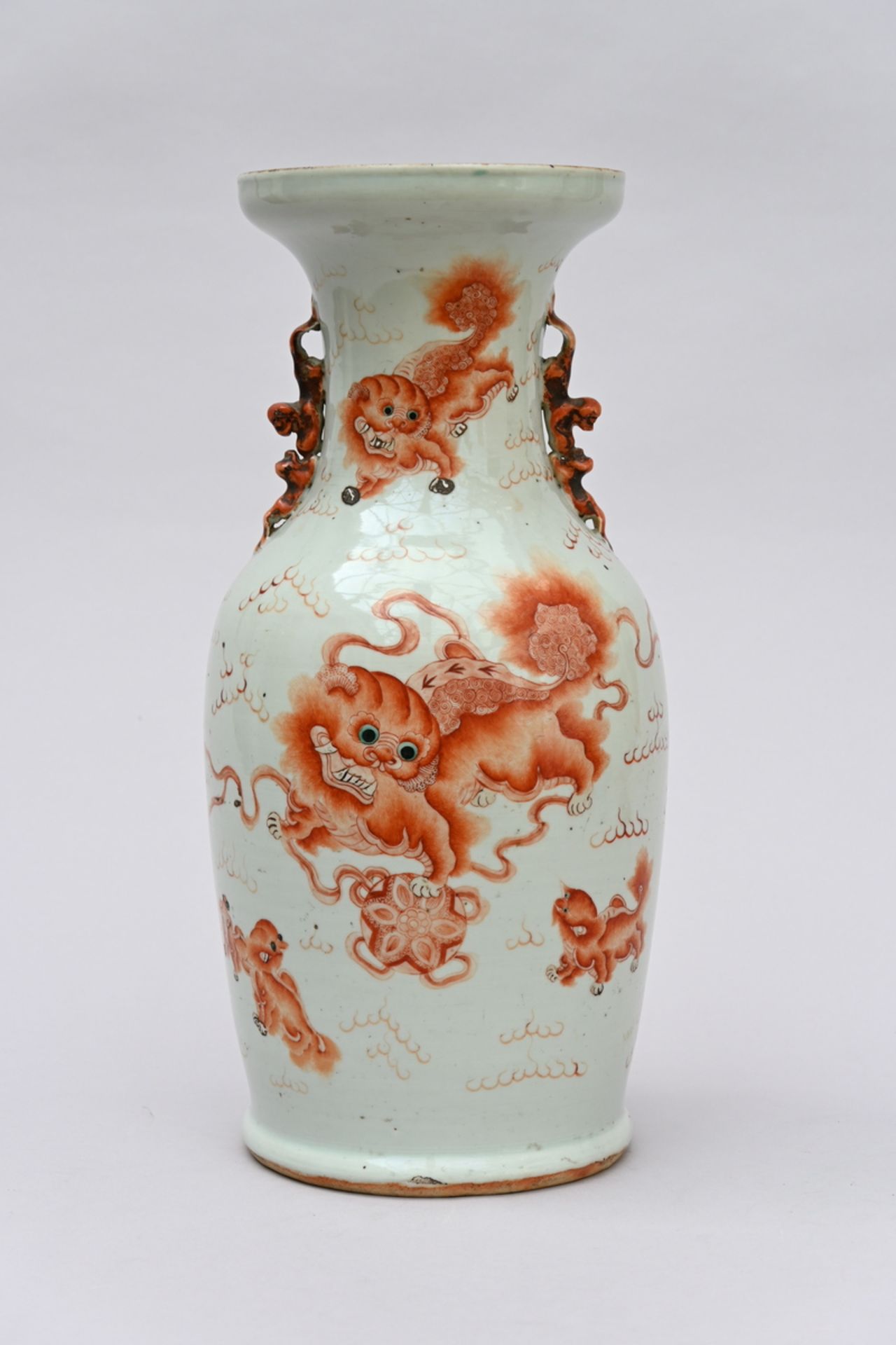 Chinese porcelain vase 'qilins', Republic period (h45.5cm) (*)