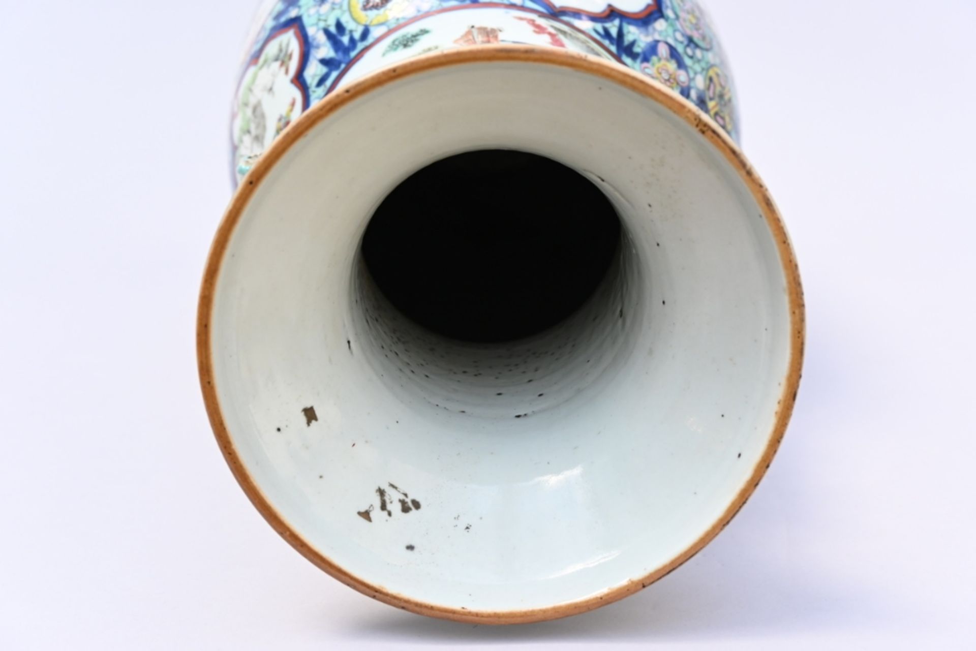 Chinese famille rose vase 'audience' (h62cm) (*) - Bild 4 aus 5