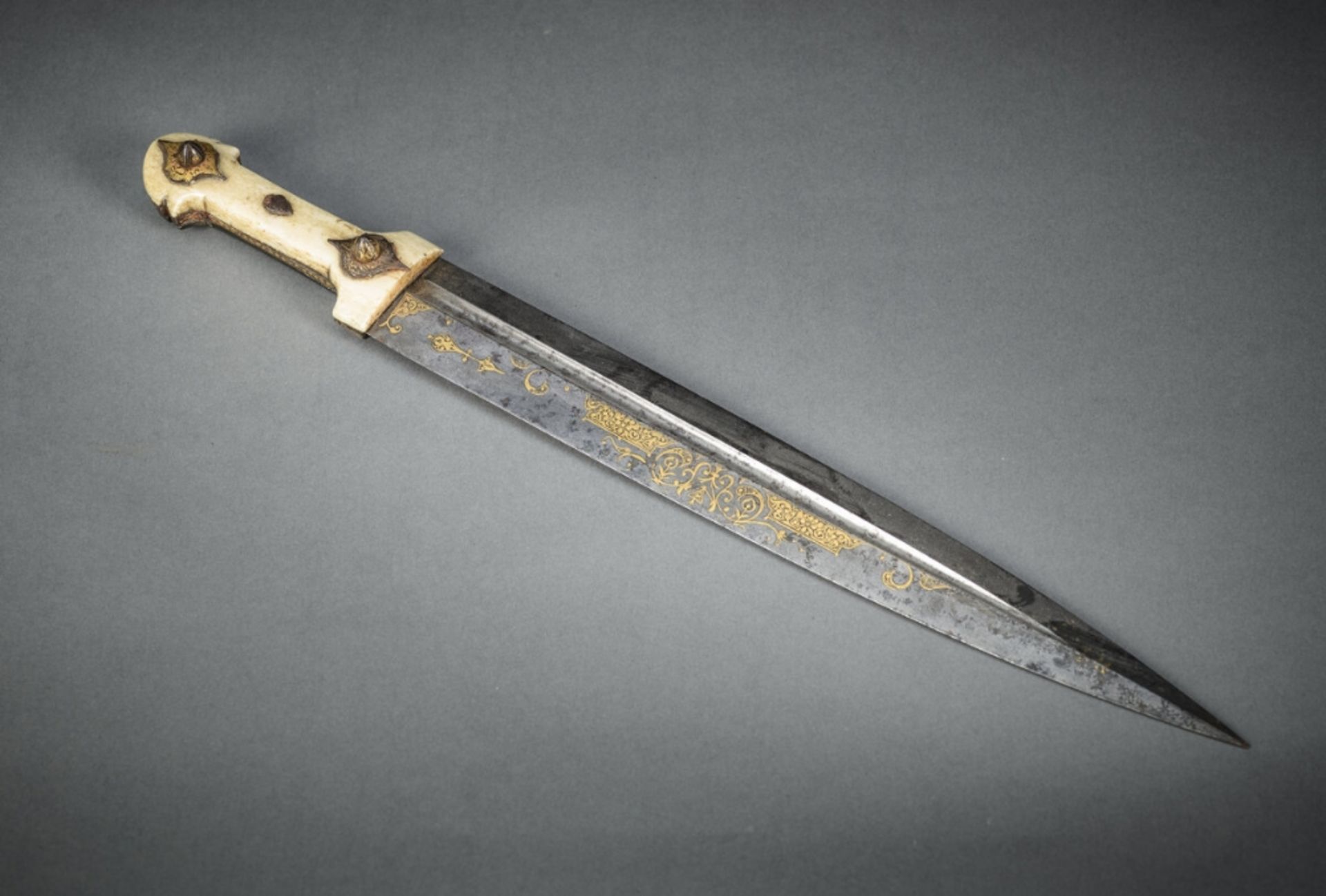 Kindjal dagger with gilt decoration, 19th century (l 51.5 cm)