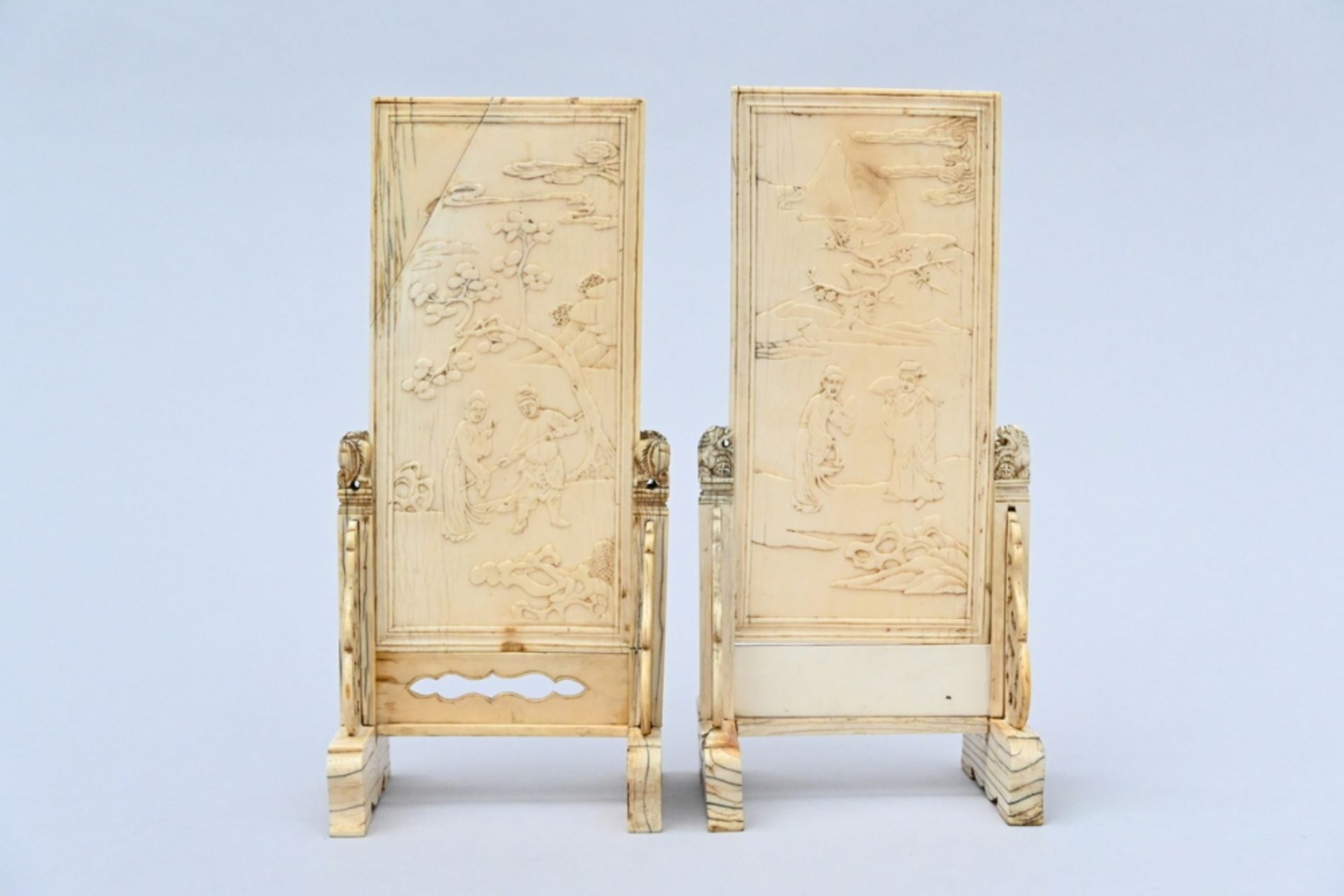 A pair of Chinese table screens 'Romantic scenes', 19th century (27.5x12.5cm/piece) (*)