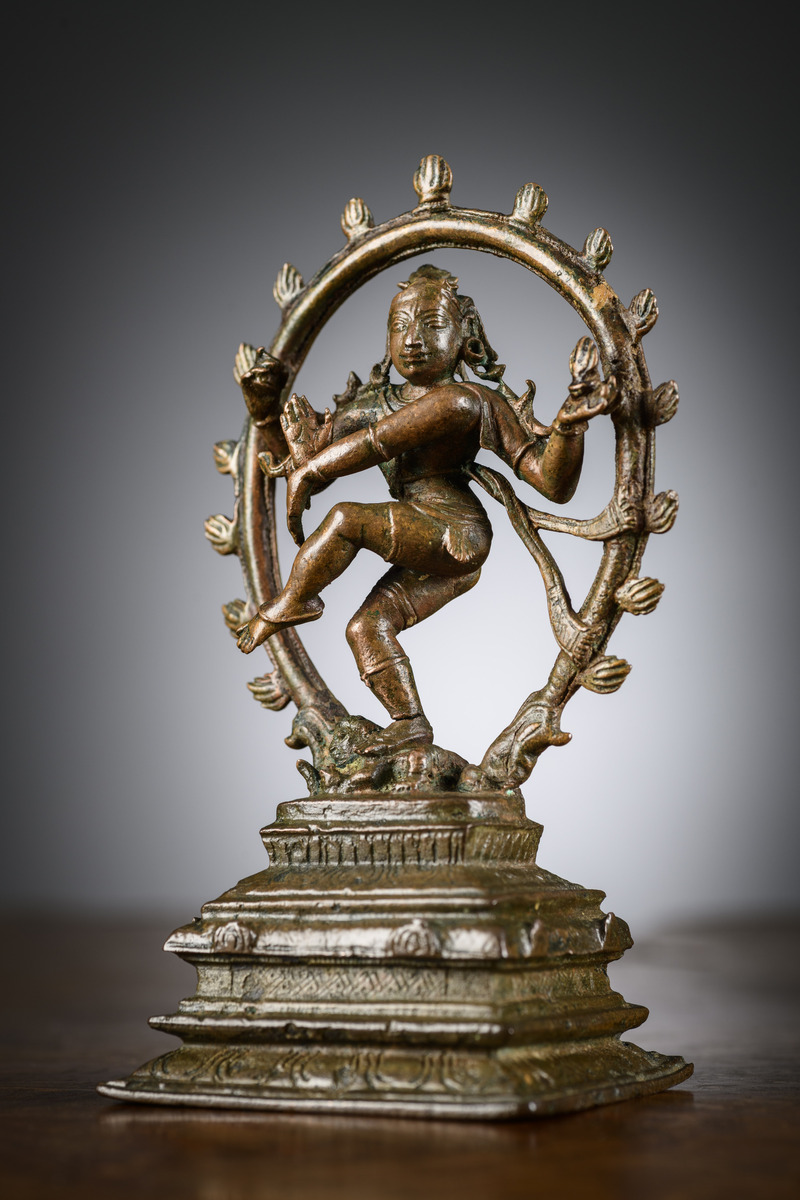 A rare Indian statue in bronze 'Shiva Nataraja', 15th-16th century (h 14.5 cm) - Image 2 of 7