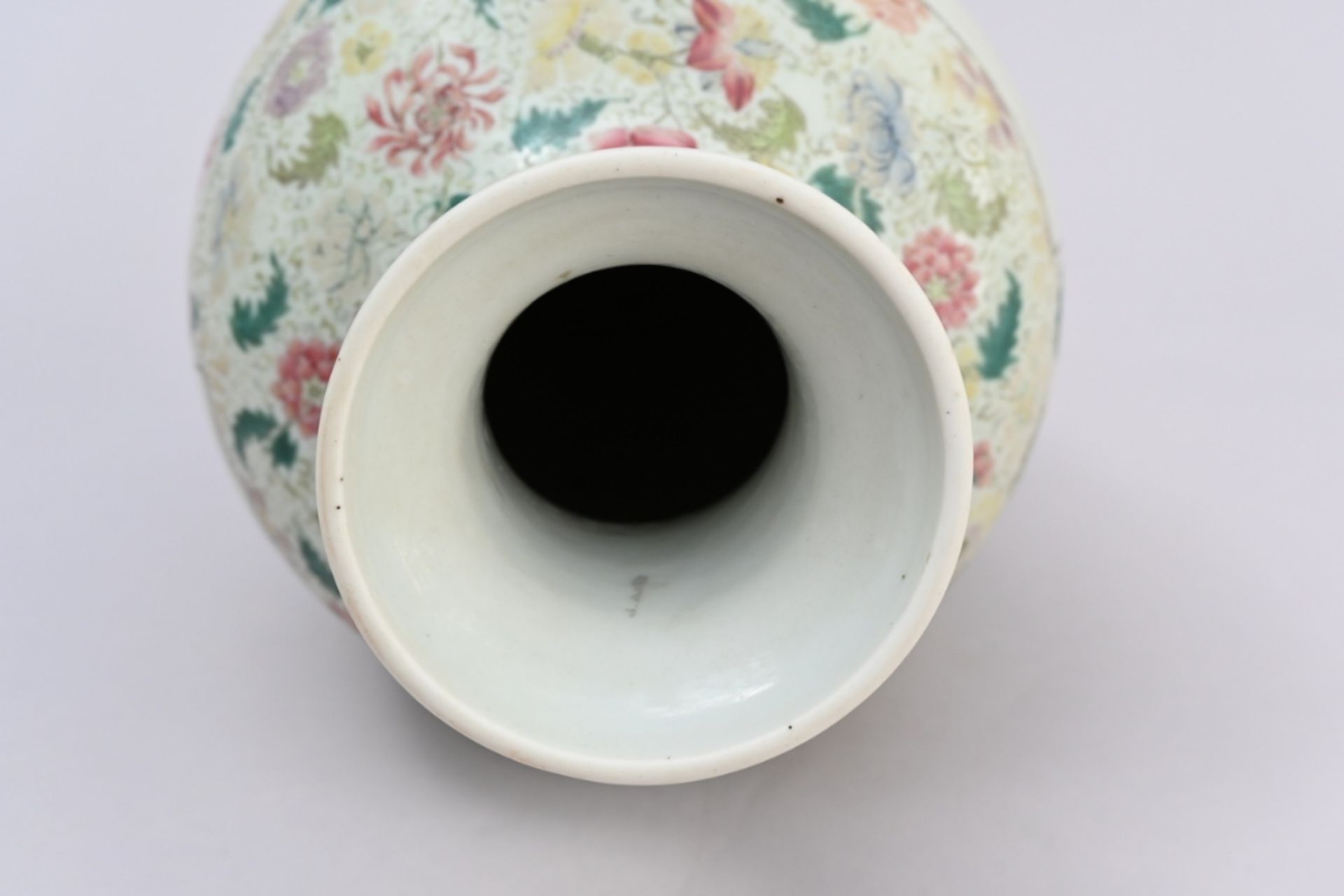 Chinese famille rose vase 'birds', Republic period (35cm) (*) - Bild 4 aus 5