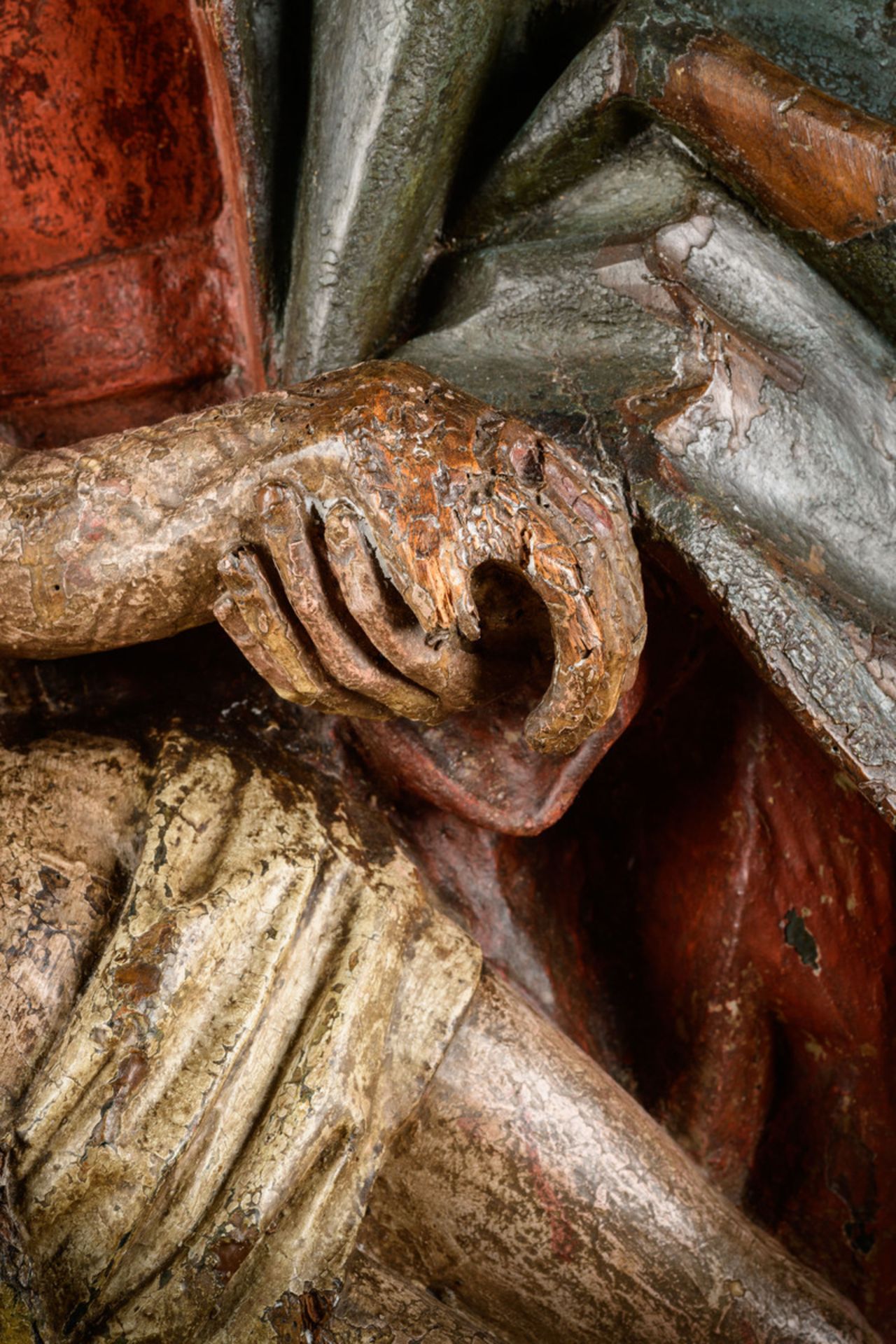 A large Pieta in polychrome wood, 15th - 16th century (90x55cm) - Image 4 of 5