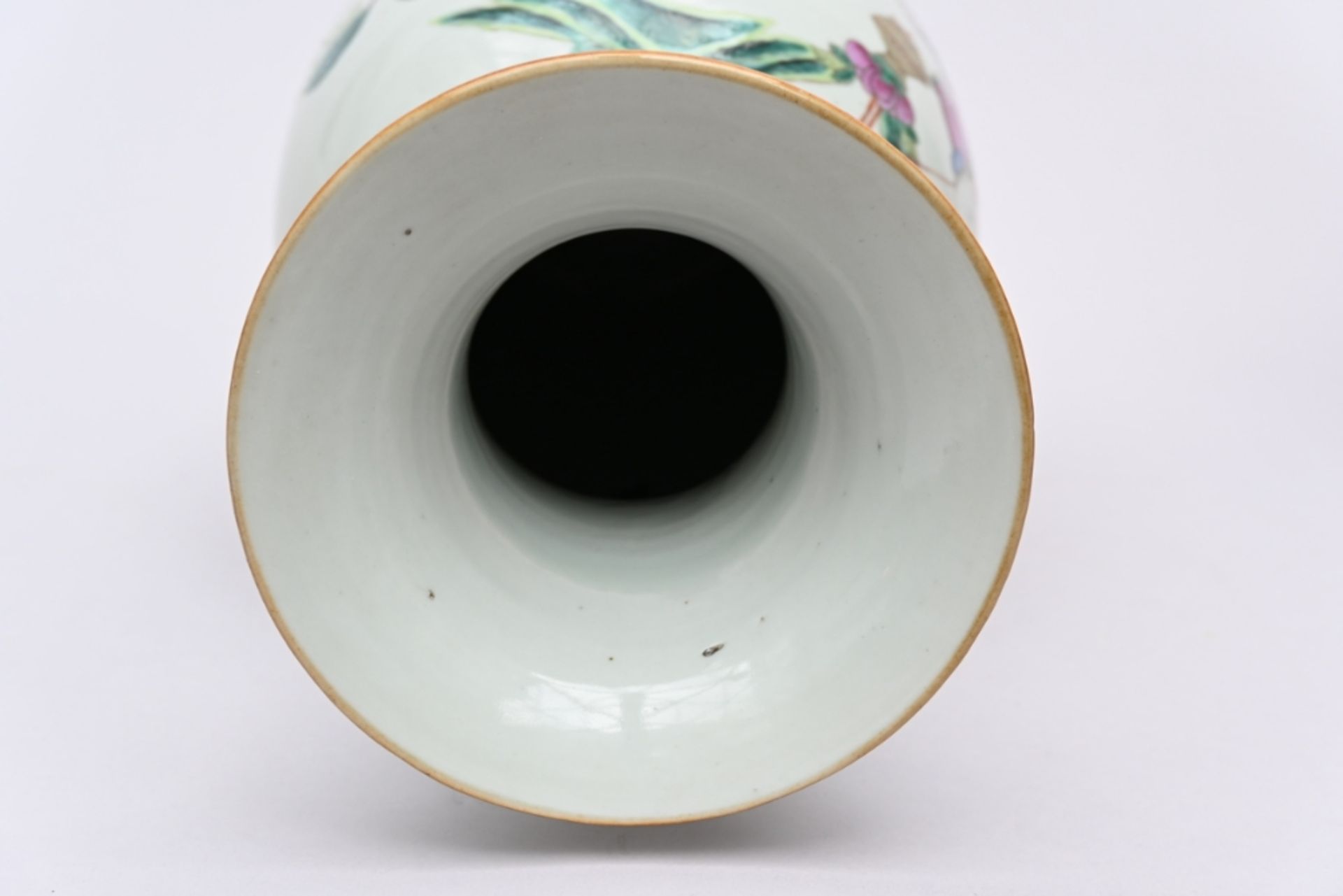 Chinese porcelain vase 'immortals', 19th century (h43.5cm) (*) - Image 4 of 5