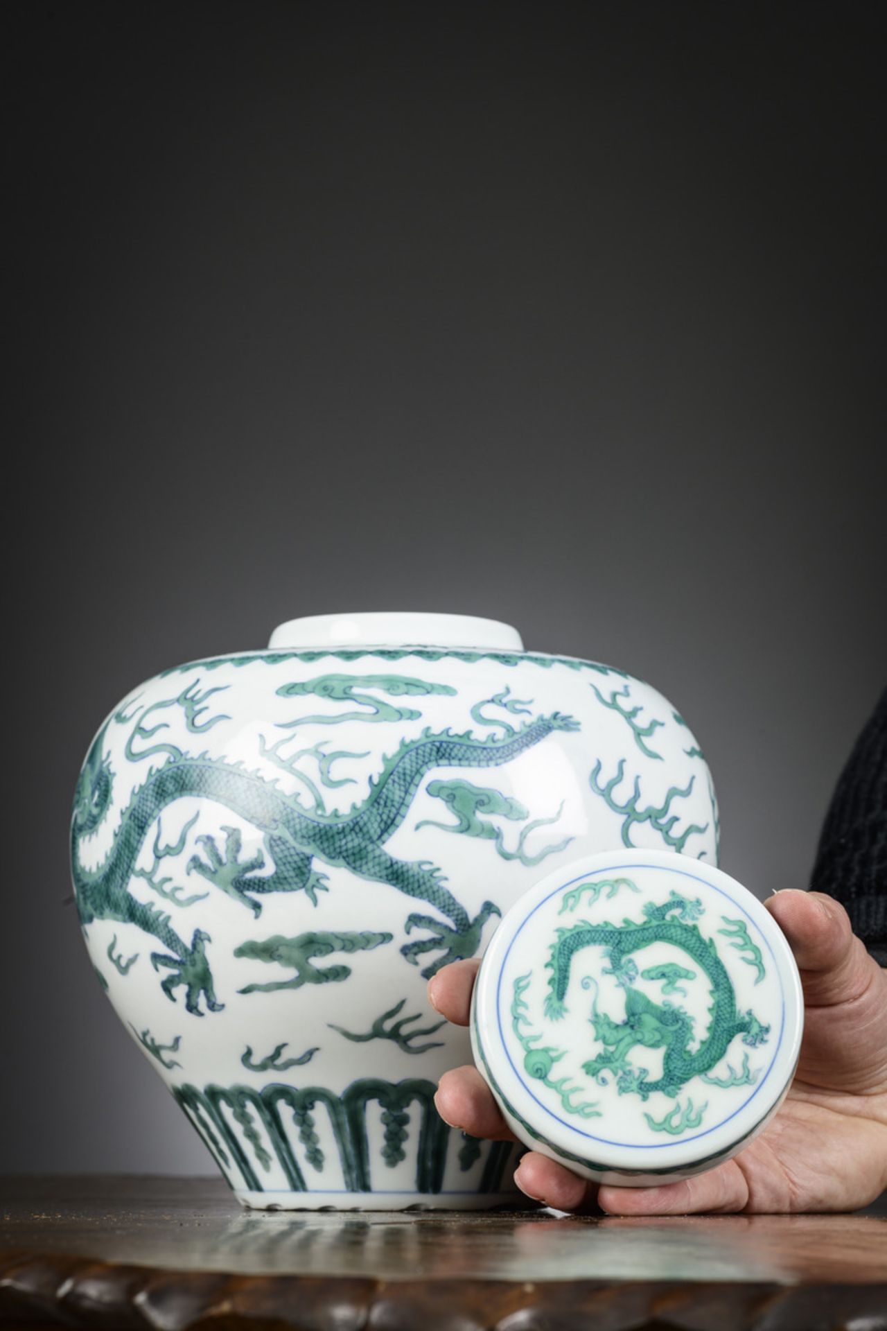 A Chinese doucai vase 'dragons', Qianlong mark (h19cm) (*) - Image 6 of 6