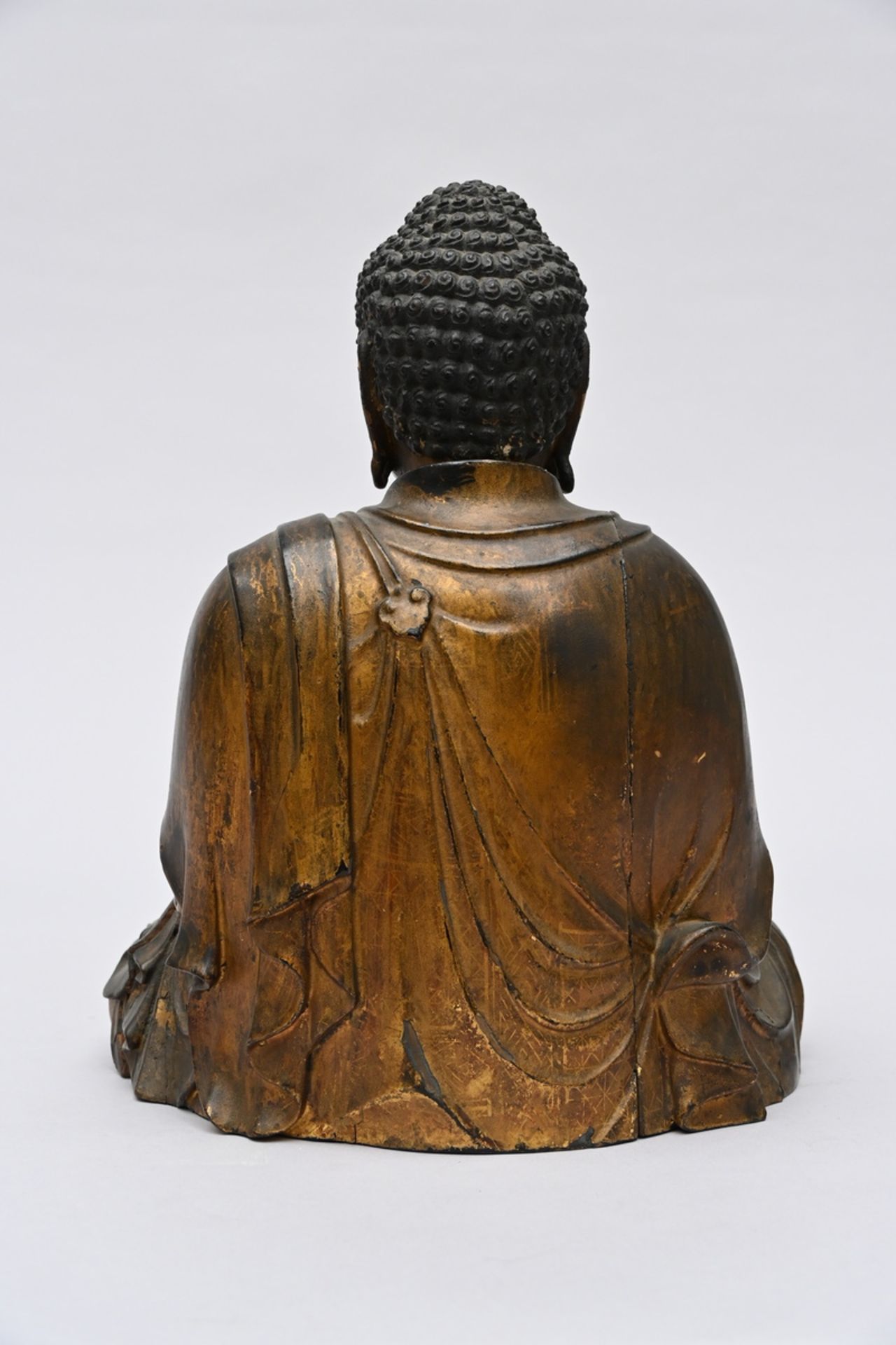 A gilt lacquered wooden sculpture 'seated Buddha', Edo period (h29cm) (*) - Image 2 of 7