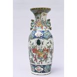 Chinese famille rose vase 'audience' (h62cm) (*)