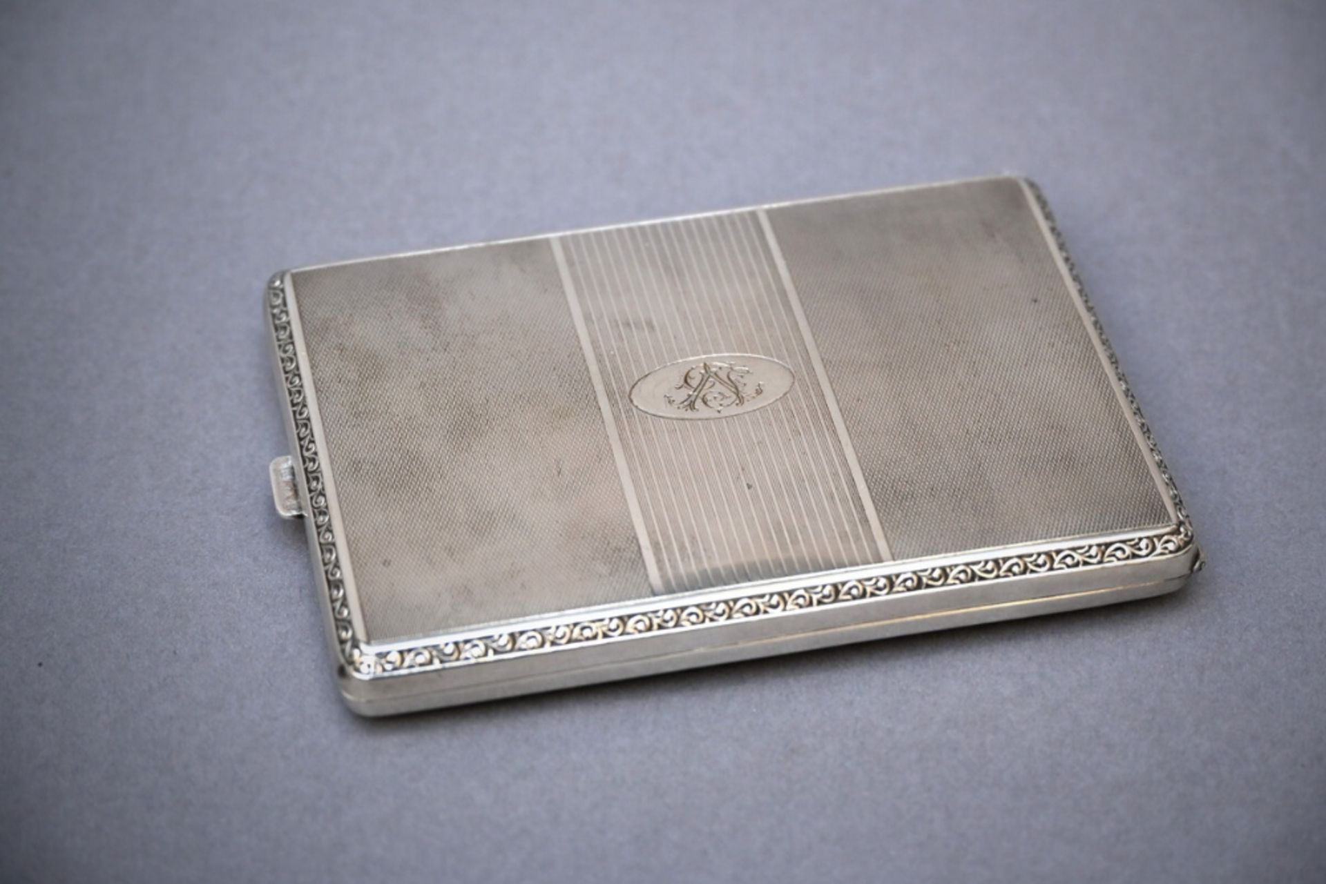 Silver cigarette case with engraving of King Albert I 'Souvenir du voyage Royal au Congo 1928' ( - Bild 2 aus 7