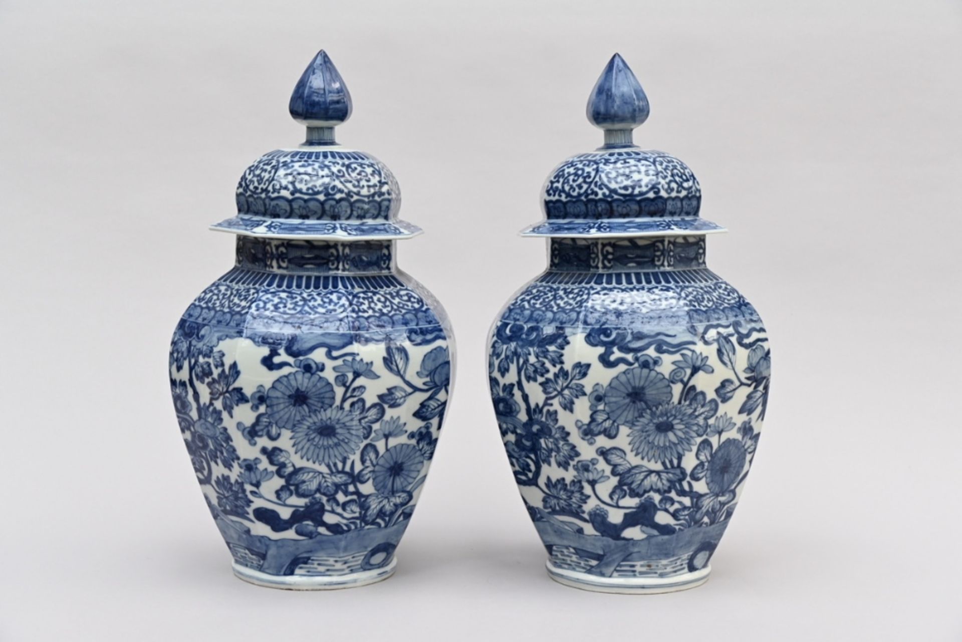 Pair of blue and white lidded vases, Samson circa 1900 (h55cm) (*)