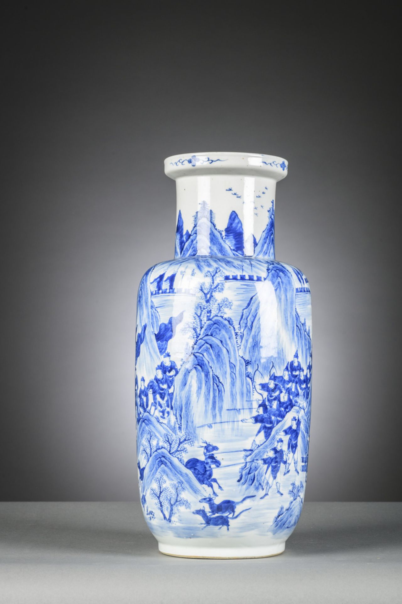 A Chinese blue and white rouleau vase 'the hunting party', 19th century (h40cm) - Image 4 of 6