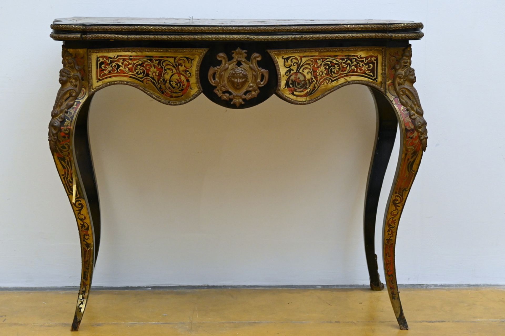 A Napoleon III gaming table in Boulle technique (72x90x46cm) (*)