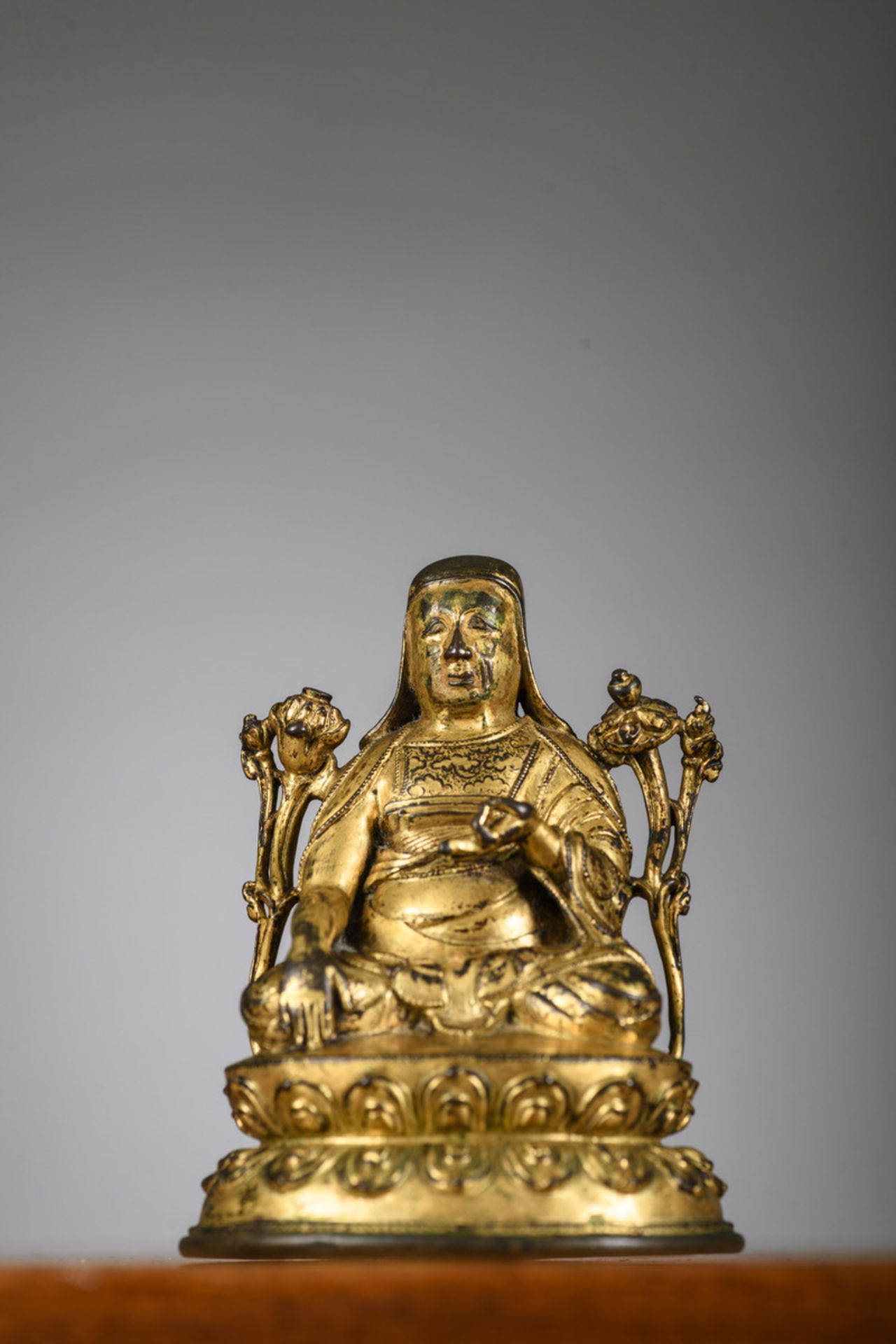 Gilt bronze statue 'portrait of a Sakya Lama', Tibet 16th century (h9.3cm) - Image 2 of 7