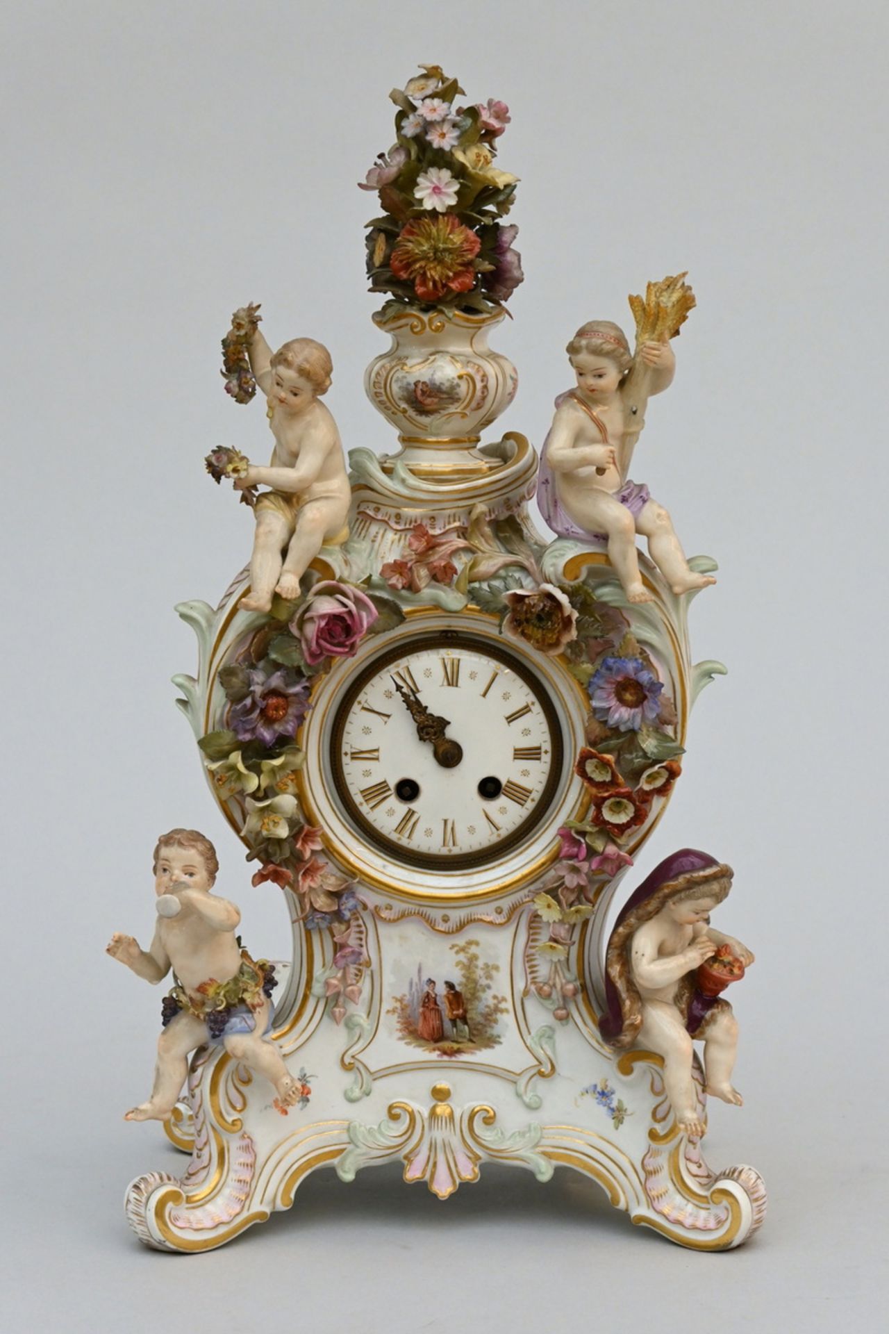 Porcelain clock 'romantic scene' (h43.5 cm)