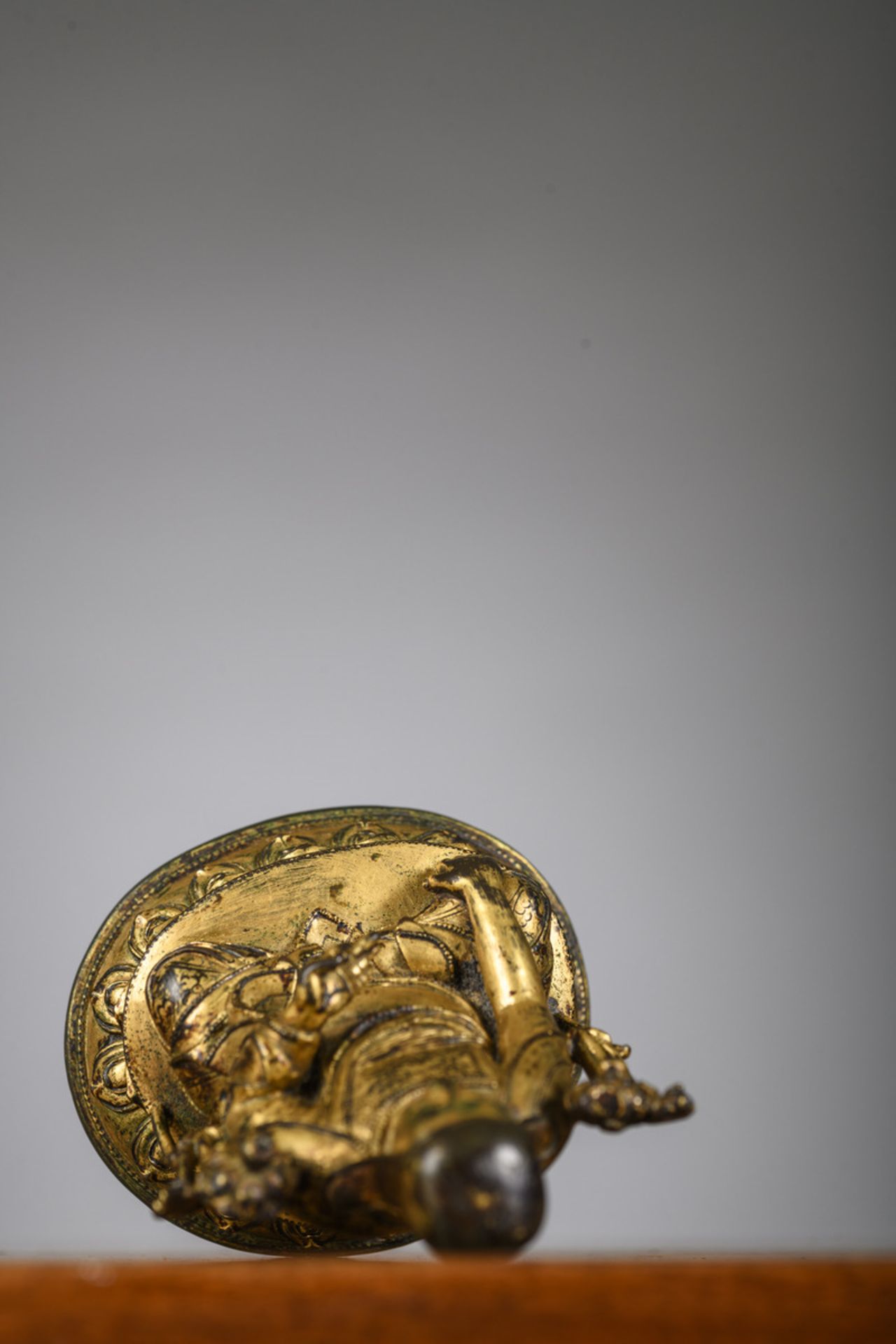 Gilt bronze statue 'portrait of a Sakya Lama', Tibet 16th century (h9.3cm) - Image 7 of 7