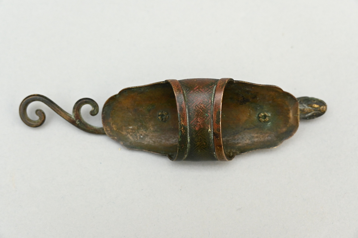 A rare bronze decorative element of a Chinese sword 'dragon' (L13cm)(*) - Image 7 of 7