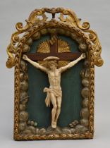 Crucifix in alabaster (43x38cm) with frame (83x59cm) (*)