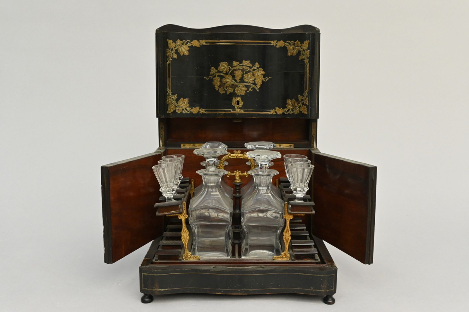 Napoleon III liqueur box (27x32x24cm) (*)