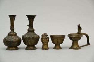 Collection of ritual objects from India and Nepal (vase h22cm) (*)