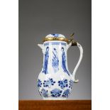 A Chinese blue and white ewer with European mounts, Kangxi period (h14.5cm)