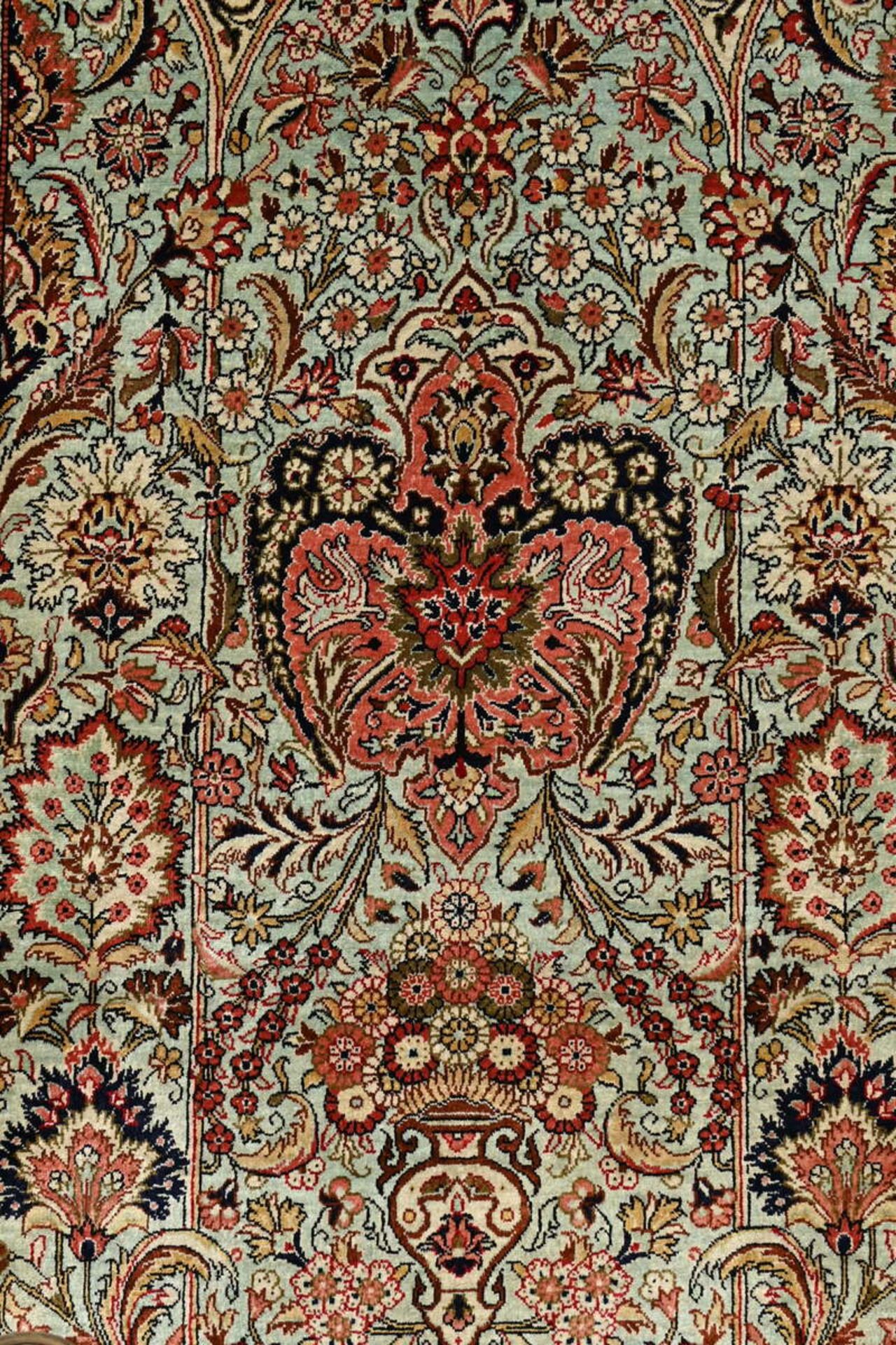 Two Oriental carpets 'pink' (152x98cm) 'blue ground' (153x100cm) (*) - Image 2 of 7