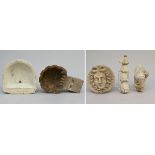 Lot: 2 holy water fonts in marble (14x42x27cm) (11x32x32cm) + a marble garland + 2 plaster