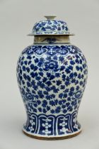 Blue and white Chinese porcelain vase with floral decoration (h43cm)