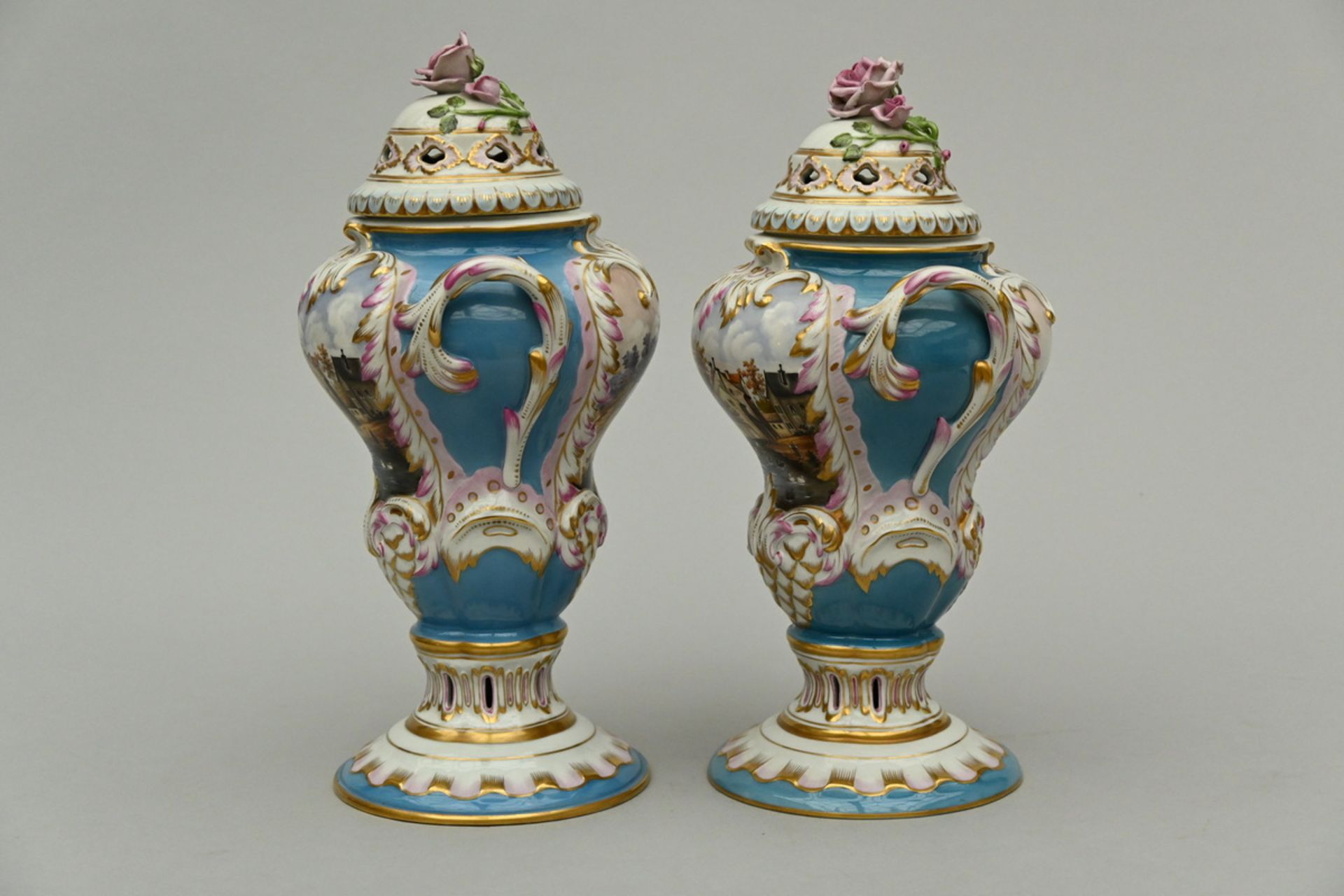 Two Louis XV style vases in Herend porcelain, Hungary (h36-38cm) - Image 2 of 5