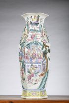 Chinese hexagonal famille rose vase 'scene with immortals', Canton 19th century (h60cm) (*)