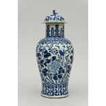 Lidded vase in Chinese blue and white porcelain, 19th century (48cm)