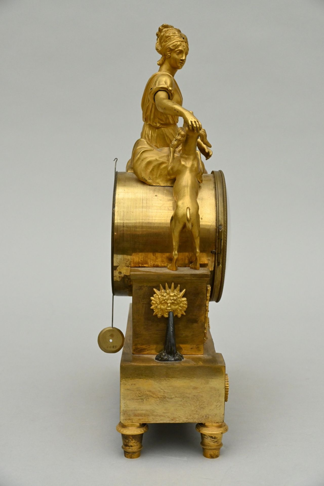 A gilt bronze Empire clock 'girl with dog' (h42x27x9.5cm) - Image 5 of 5