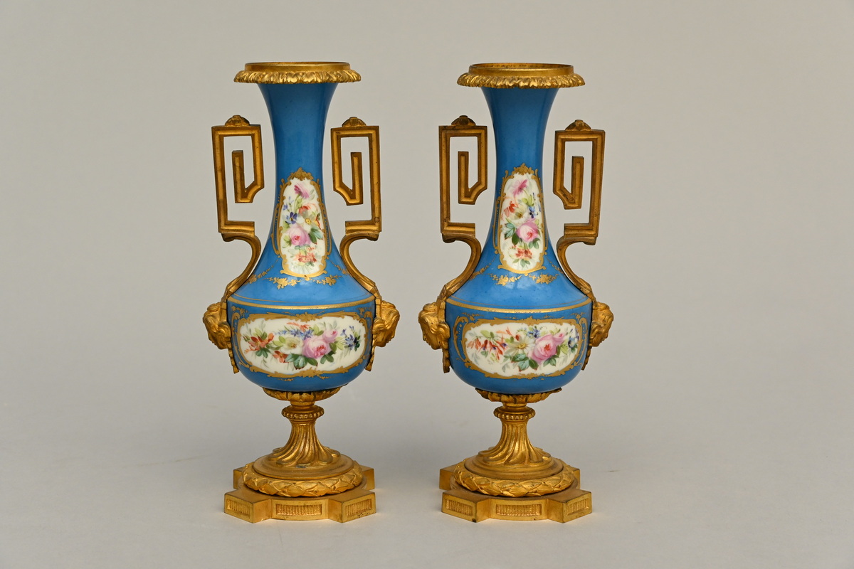 A pair of SËvres vases with bronze mounts (h19.5cm) - Image 2 of 3