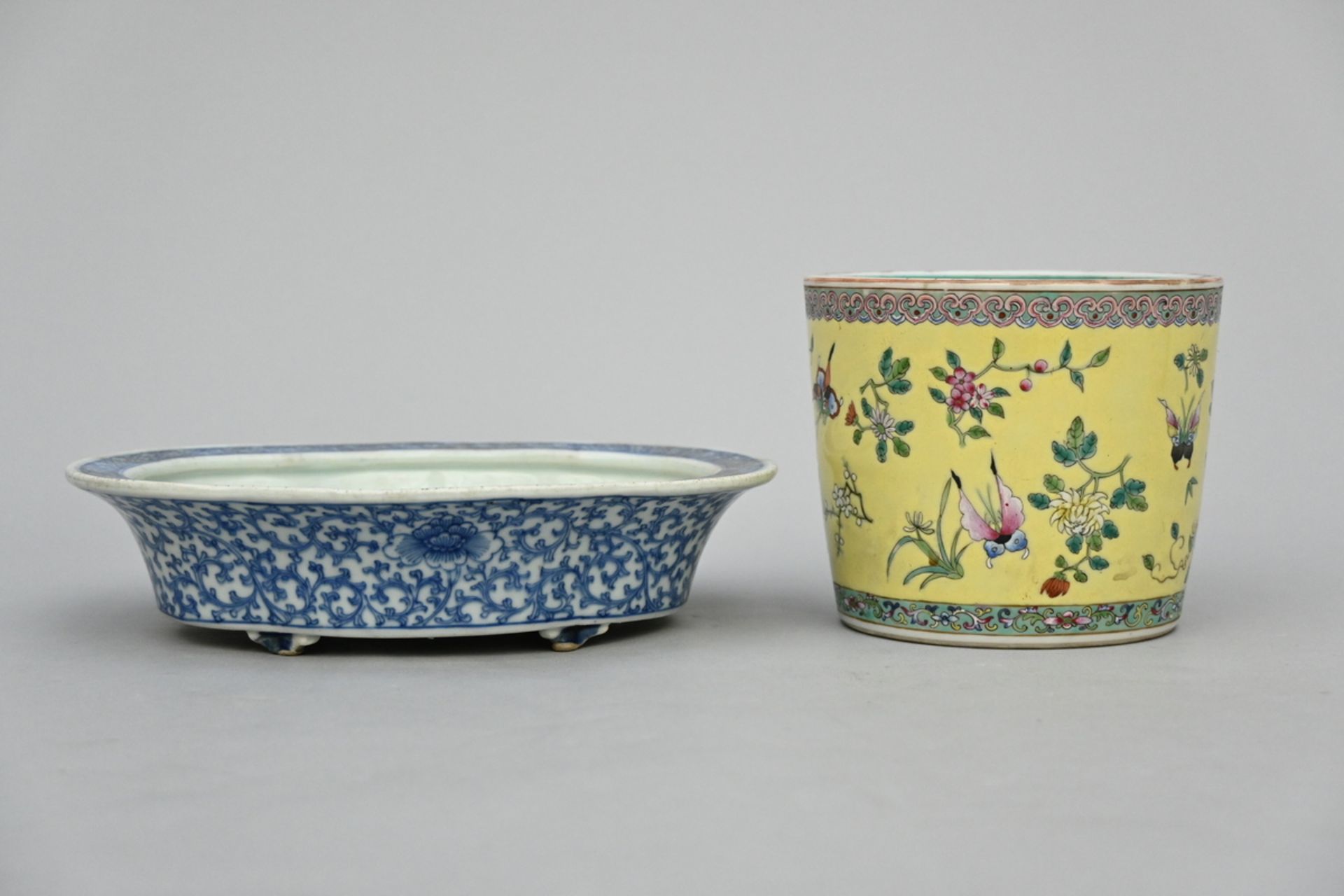 Cachepot famille jaune (h12 dia14cm) and planter in blue and white porcelain (6x24x19cm)