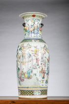 Famille rose vase in Chinese porcelain 'pomegranates' (h61cm) (*)